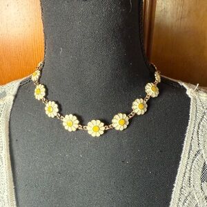 Daisy‎ Flower in Yellow and White Choker Necklace